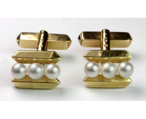 A pair of 14ct gold and pearl cufflinks (approx 10g).