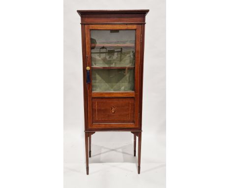 Edwardian mahogany and satinwood inlaid display cabinet, the single glazed door opening to three fabric lined shelves and a h