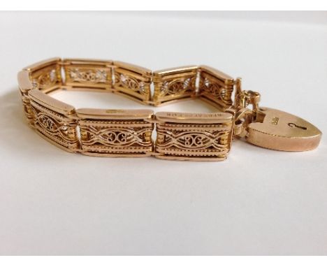 A 9 carat gold gate bracelet with heart shaped lock (25 grams).