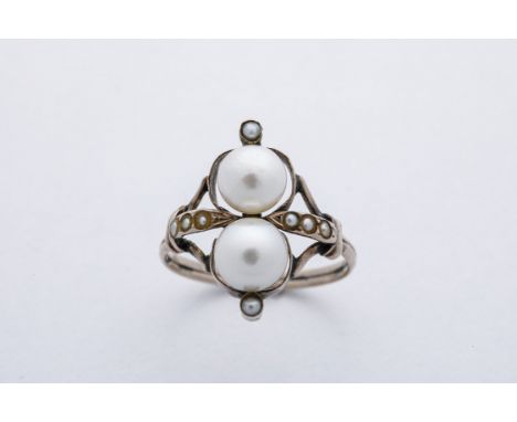 Perlenring um 1900 Zarter Ring aus 333er Rotgold besetzt mit Saatperlen und zwei größeren Zuchtperlen 1,9 g. Ringgröße 51.