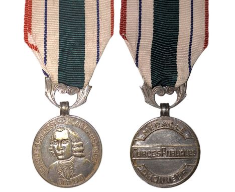 Breast Badge, 30 mm, silvered Metal, with original ornamented suspension ring and ribbon. Rare and in extremely fine conditio