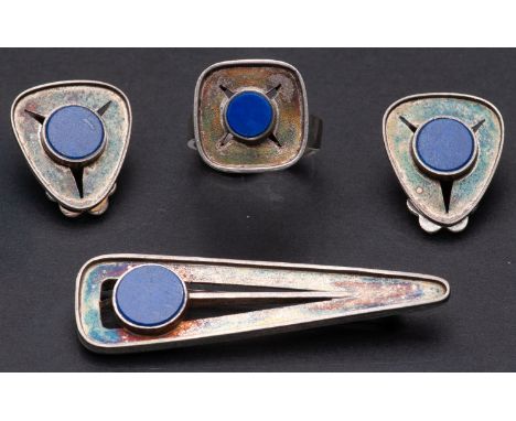 A ring (inner diameter 16mm), a brooch and a pair of earrings, homogeneous model in silver and hard stones (probably lapis). 