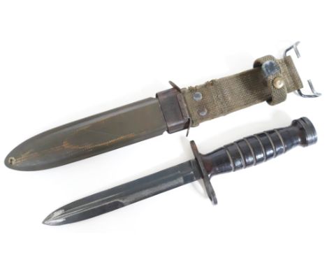 An American WWII USM4 Camillus bayonet knife with USM8 scabbard, blade length 16.5cm.  