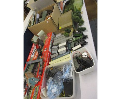 A substantial collection of model railway to include a boxed Hornby Western Spirit part set, mixed engines, carriages and acc