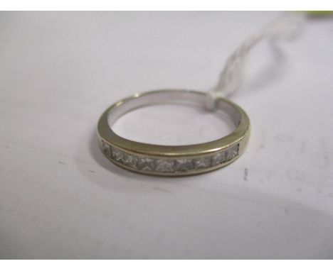 An 18ct white gold diamond inset ring 