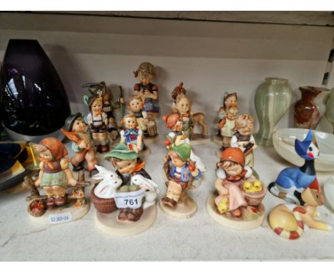 Approx. 16 Hummel figuresCondition:- some crazing throughout, ood, no sign of any other damage or repair.