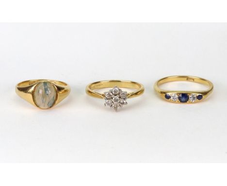 Three gold and gem set rings, comprising; a Victorian 18ct gold and oval moss agate cabochon single stone ring, Birmingham 19