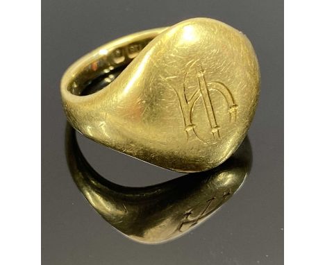 18CT GOLD MONOGRAMMED SIGNET RING, LONDON 1913, maker Goldsmiths &amp; Silversmiths Co. Ltd, size K, 10.3g