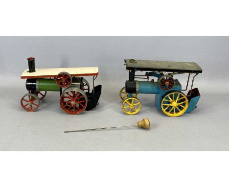 MAMOD T.E.1 LIVE STEAM TRACTION ENGINE, boxed with accessories, and a Mamod T.E.1.A live steam traction engine (handpainted)