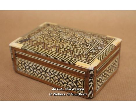 *Vintage Wooden Box Inlaid With Mother Of Pearl And Bone  [LQD123]