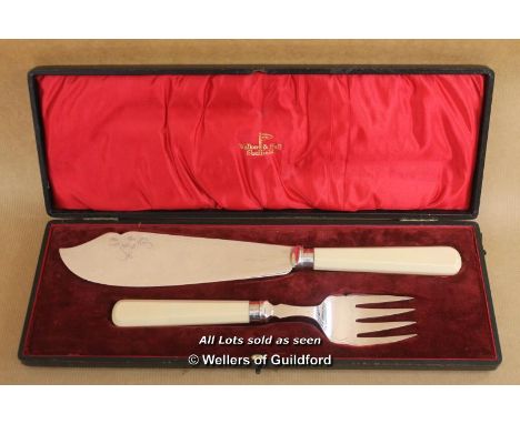 *Antique Walker &amp; Hall Sheffield Silver Plate Fish Servers 