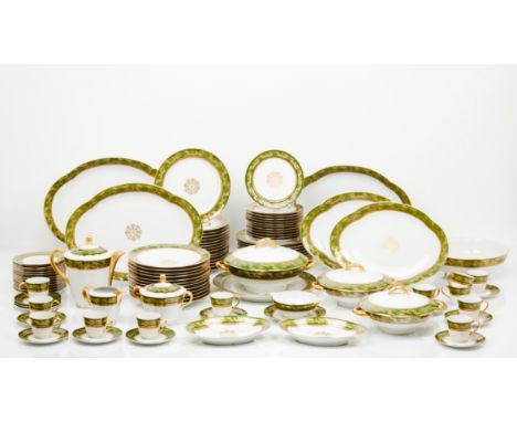 LiMOGES dining setIn porcelain With golden decoration on a green backgroundComposed of 24 flat dishes (diam.: 24 cm), 12 soup