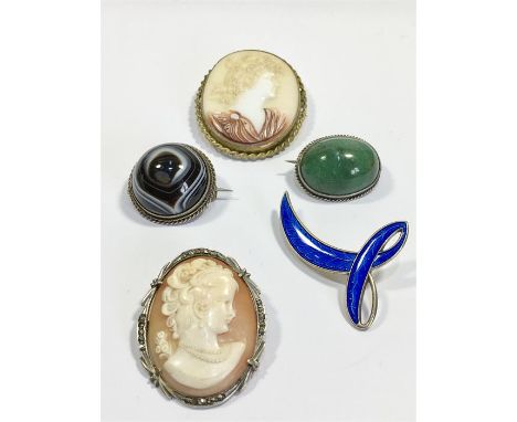 selection of 5 vintage Brooches includes banded Agate 2 cameo and Norway silver & enamel brooc