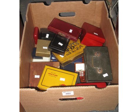 A box containing assorted vintage and other empty jewellery boxes, tin cash box etc. (B.P. 21% + VAT) 