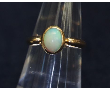 18ct gold opal ring. Approximate weight 3.2g. (B.P. 21% + VAT) Ring size K