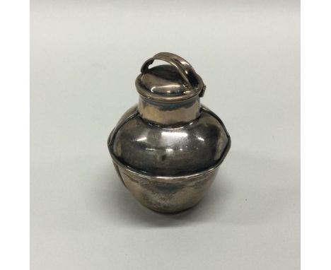 A silver toy tea caddy. Birmingham 1901. Approx. 18 grams. Est. £20 - £30.