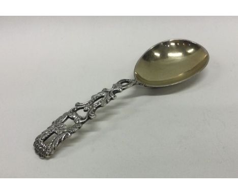A heavy pierced Victorian silver caddy spoon. London 1882. Approx. 17 grams. Est. £20 - £30.