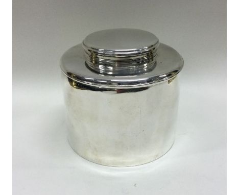 A George III silver tea caddy. London 1812. By Thomas Phipps, Edward Robinson &amp; James Phipps. Approx. 178 grams. Est. £45