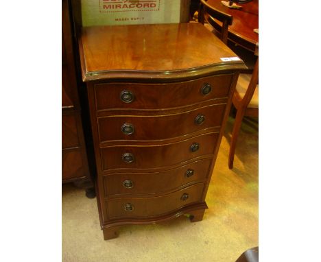 A reproduction Georgian style serpentine fronted narrow chest of five graduated drawers raised on bracket feet. 