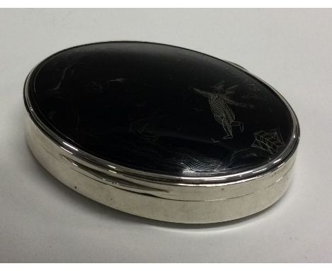 A rare silver and tortoiseshell snuff box decorated with a scene. Birmingham 1827. By Nathaniel Mills. Approx. 52 grams. Est.