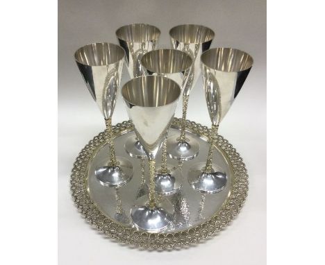 STUART DEVLIN: A set of six silver goblets on matching tray. London 1978/79. Approx. 1862 grams. Est. £3500 - £4000.