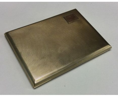 A heavy 9 carat engine turned cigarette case. Approx. 151 grams. Est. £850 - £950.