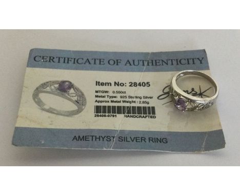 An amethyst ring set in silver. Approx. 2.85 grams. Est. £25 - £35.