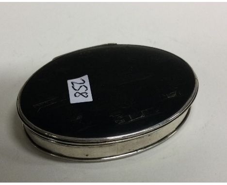 An early 18th Century silver and tortoiseshell hinged snuff box. Approx. 34 grams. Est. £200 - £300.
