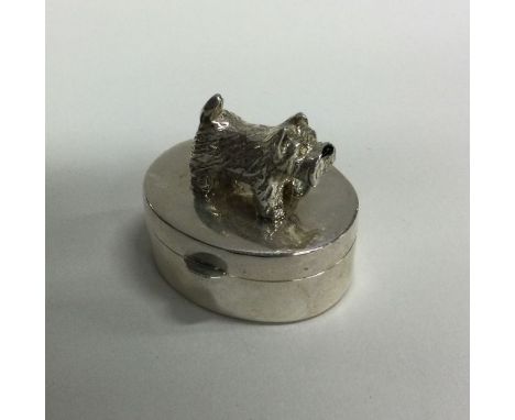 LINKS OF LONDON: A good hinged top box with enamel decoration depicting a dog. Approx. 35 grams. Est. £40 - £60.