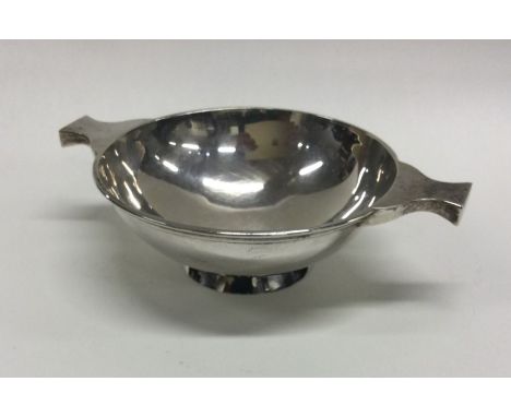 GLASGOW: A large Scottish silver quaich. 1910. By R&amp;WS. Approx. 151 grams. Est. £140 - £160.