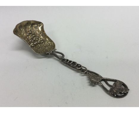A cast Victorian silver caddy spoon in the form of a leaf. Birmingham 1853. By Hilliard &amp; Thompson. Approx. 17 grams. Est