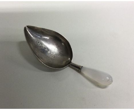 A George III silver caddy spoon. London 1796. Approx. 8 grams. Est. £50 - £80.