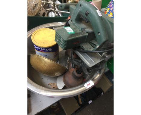 A circular sink with contents, a Bosch circular saw and kitchen scales with weights 