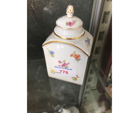 Small porcelain tea caddy with crossed sword markCondition: Some minor wear to gilded decoration, no signs of damage or repai