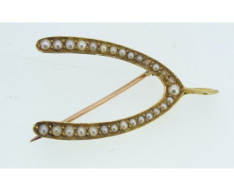An 18ct gold pearl set wishbone good luck brooch, 3.7g, 4 x 2.2cm 