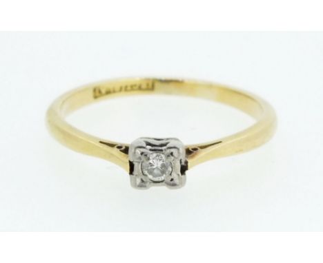 An 18ct gold and platinum ring set solitaire diamond, size M/N 