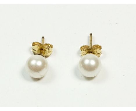 A pair of 9ct gold pearl stud earrings 