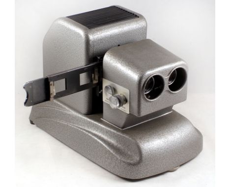 Iloca Stereo II Projector with pair Cassar 80mm f2.8 lenses. NOTE: Marked 110/220v but not tested due to unknown voltage.