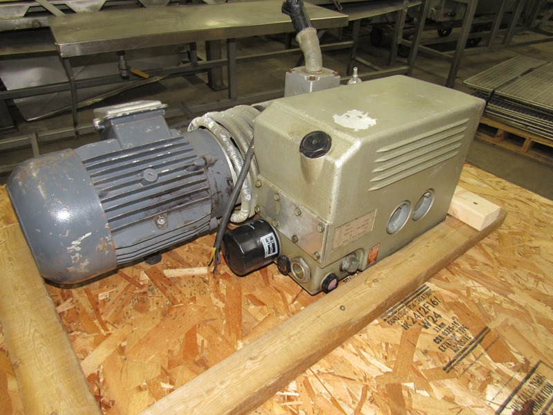 Busch 100.132 Vacuum Pump on 3 KW (4 h.p.) 220 Volt motor, Ser. 87280