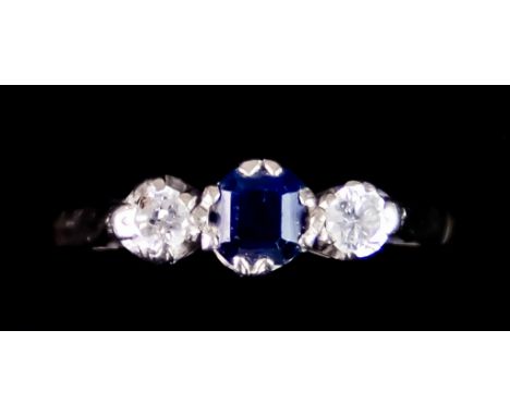 An 18ct Gold Three Stone Diamond and Sapphire Ring, set with a centre sapphire stone, approximately .25ct, flanked on either 