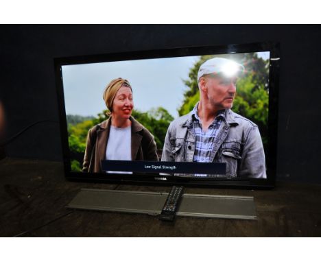 A TOSHIBA REZGA 42RL853 42in TV with remote and wall bracket (PAT pass and working)