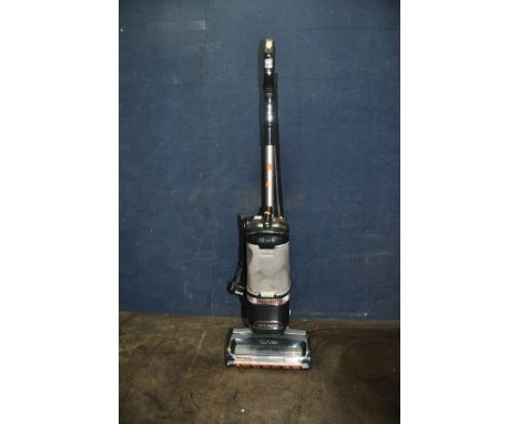 A SHARK DUO CLEAN MODEL NV702UKT VACUUM CLEANER (PAT pass and working)