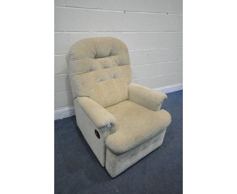 A BEIGE UPHOLSTERED MANUAL RECLINING ARMCHAIR (condition report: good)