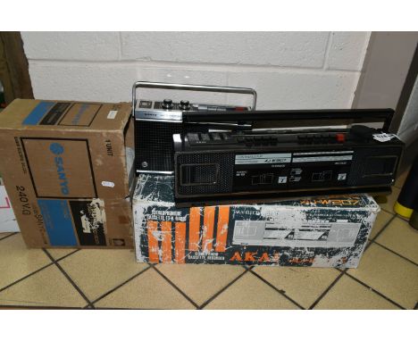 A BOXED SANYO M2000G PORTABLE CASSETTE TAPE RECORDER/PLAYER, not tested appears complete and in fairly good condition, with m