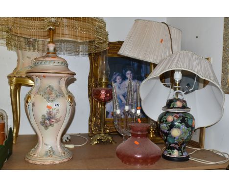 A MODERN ITALIAN CERAMIC TABLE LAMP WITH MATCHING CERAMIC AND GILT WOOD STAND, TWO OTHER TABLE LAMPS, ETC, the lamp on stand 