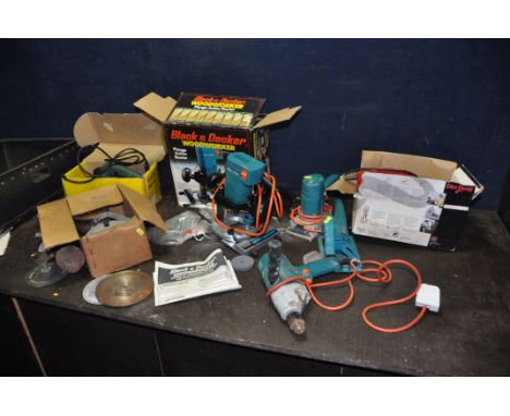 A TRAY CONTAINING POWER TOOLS including a Bosch PHO100 electric planer (PAT pass and working), three vintage Black and Decker