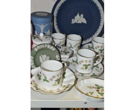 A GROUP OF WEDGWOOD COFFEE AND GIFT WARES, comprising six coffee cans and saucers in Wild Strawberry pattern, together with t
