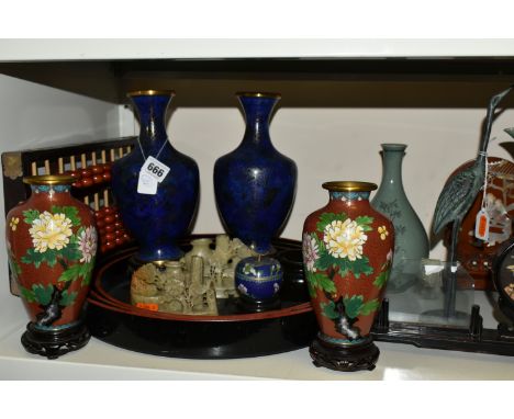 A GROUP OF ORIENTAL CLOISONNE VASES, PORCELAIN VASES AND EWER, BOXED WRITING SETS, TABLE SCREENS, ETC, including a reproducti