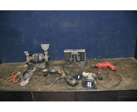 A SELECTION OF POWER TOOLS comprising of a Crewe polisher, a Performance Power bench grinder, a Wickes and a Tesco hammer dri
