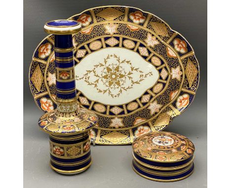 ROYAL CROWN DERBY STYLE IMARI PATTERNED TRAY - 30 x 25cms (6673 marked to the base), lidded trinket box (6673 marked to the b